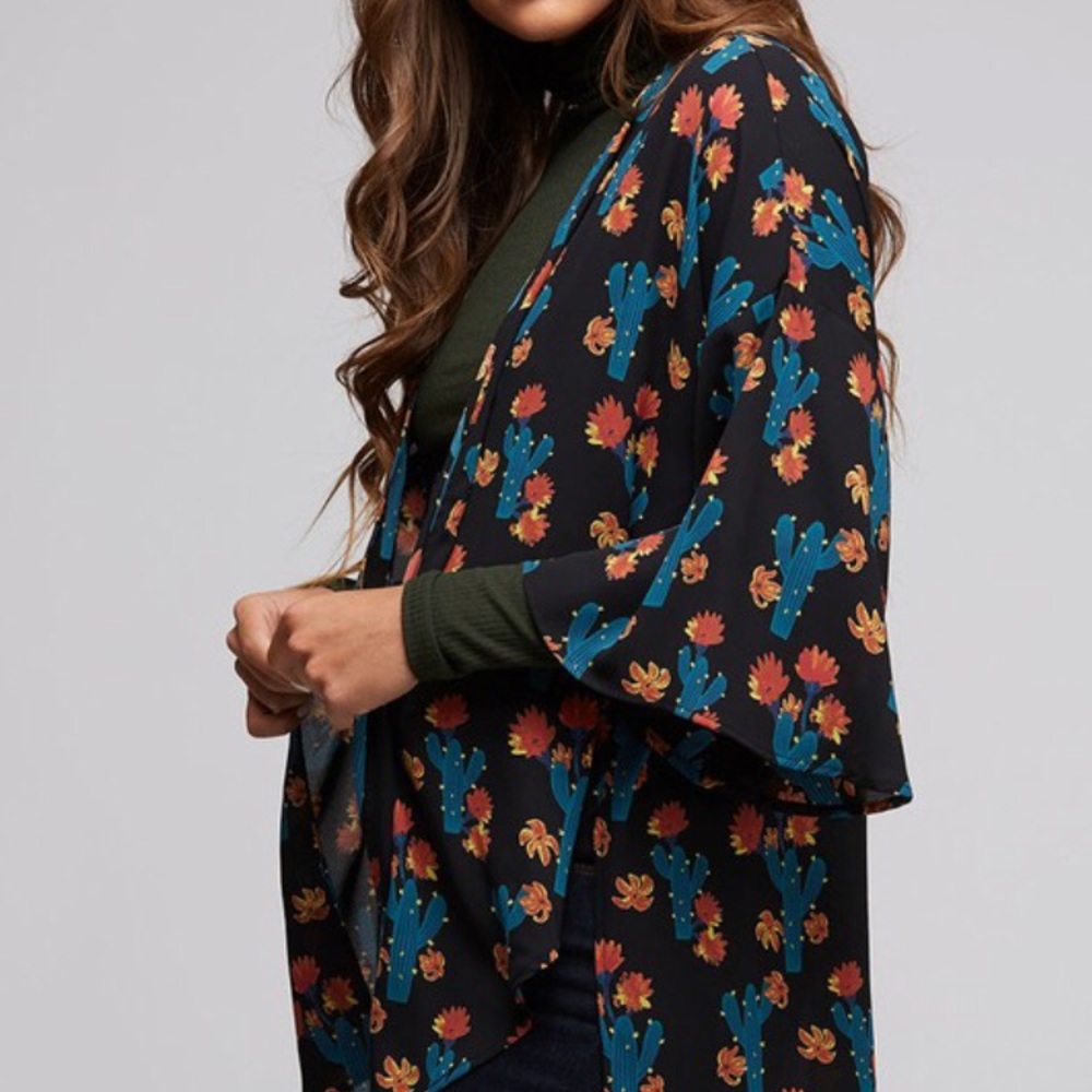 LARGE (runs big) Cactus kimono - Picture 6 of 7